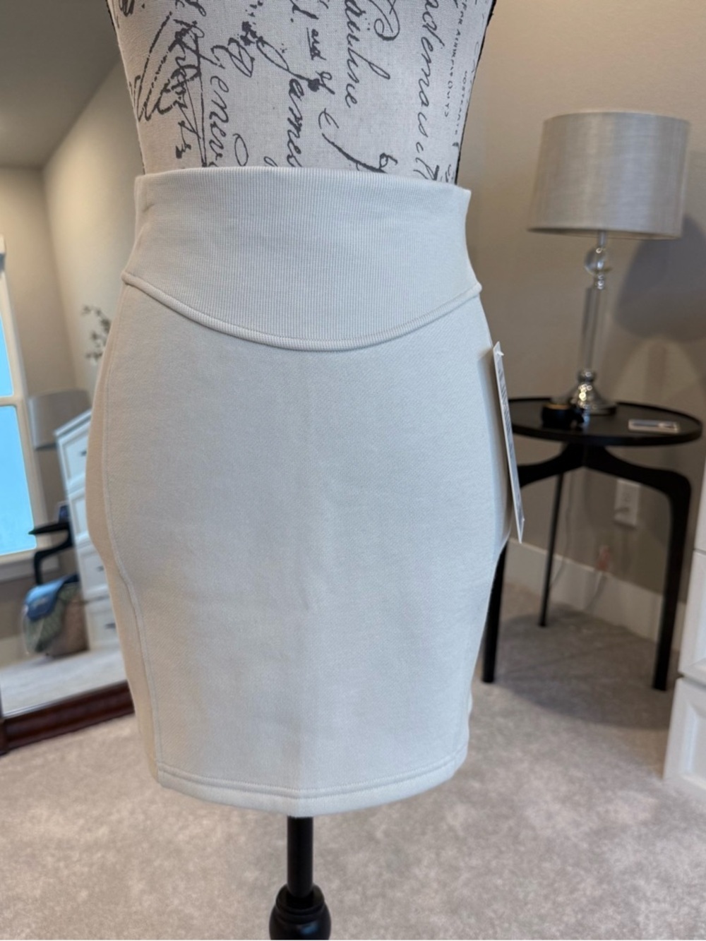 ✨ Lululemon Scuba High-Rise Mini Skirt – Bone – XS ✨